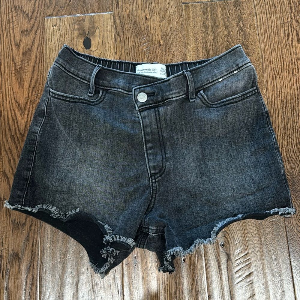 Abercrombie Kids high rise mini mom short. Black Sz 13/14